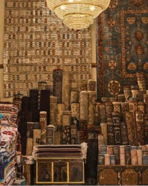 Les mains qui faconnent l'argile